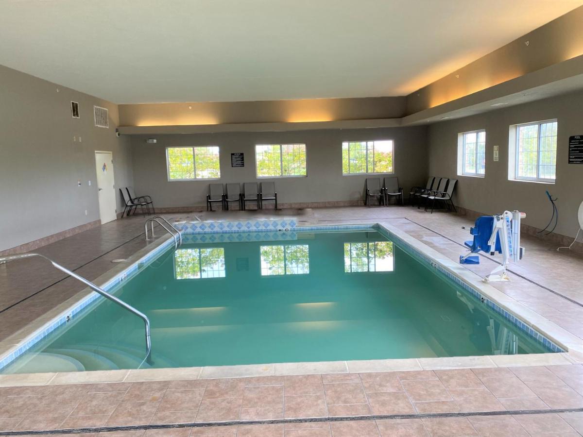 Super 8 By Wyndham Cedar Falls Ngoại thất bức ảnh