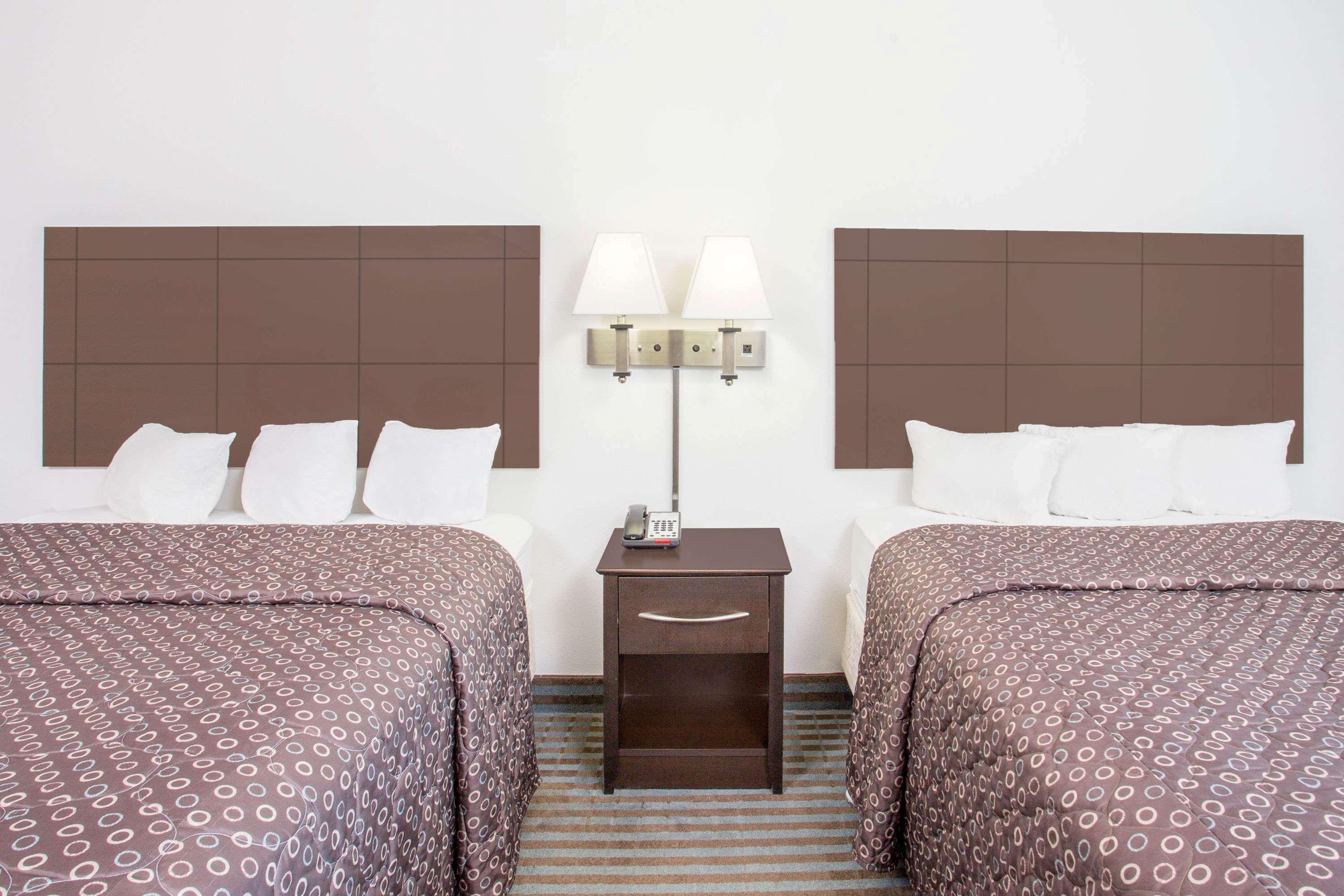 Super 8 By Wyndham Cedar Falls Ngoại thất bức ảnh