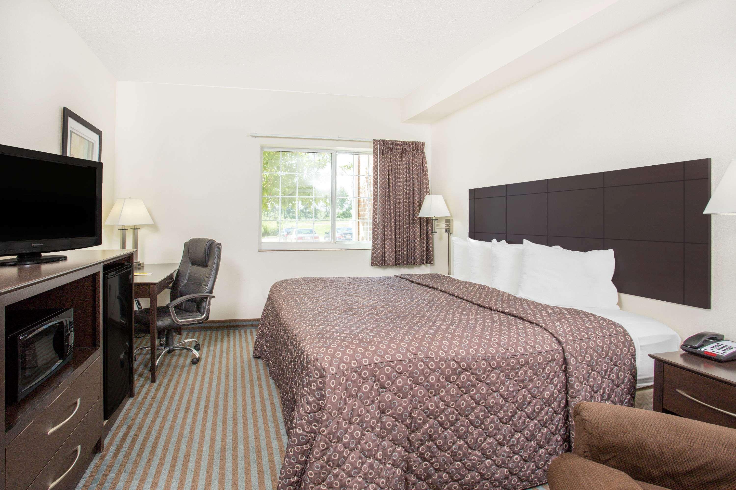 Super 8 By Wyndham Cedar Falls Ngoại thất bức ảnh