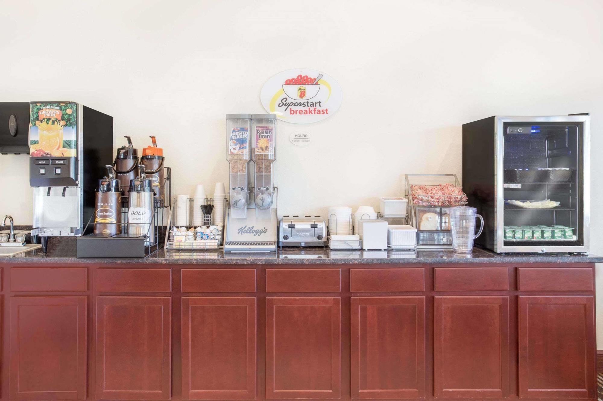 Super 8 By Wyndham Cedar Falls Ngoại thất bức ảnh